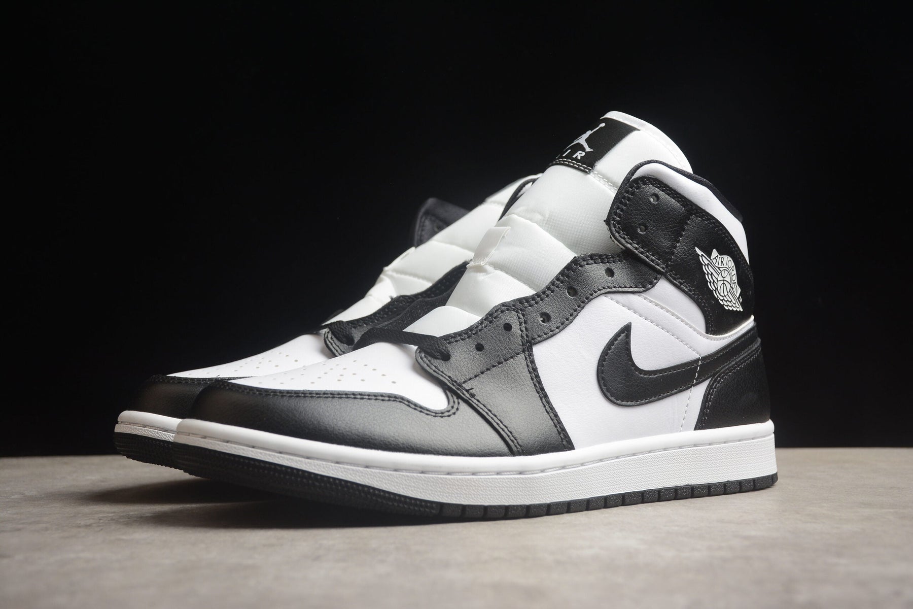 AIR JORDAN 1 MID PANDA