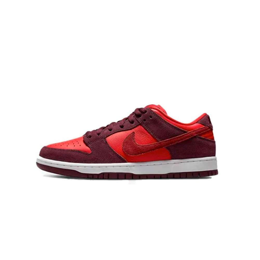 SB DUNK LOW CHERRY