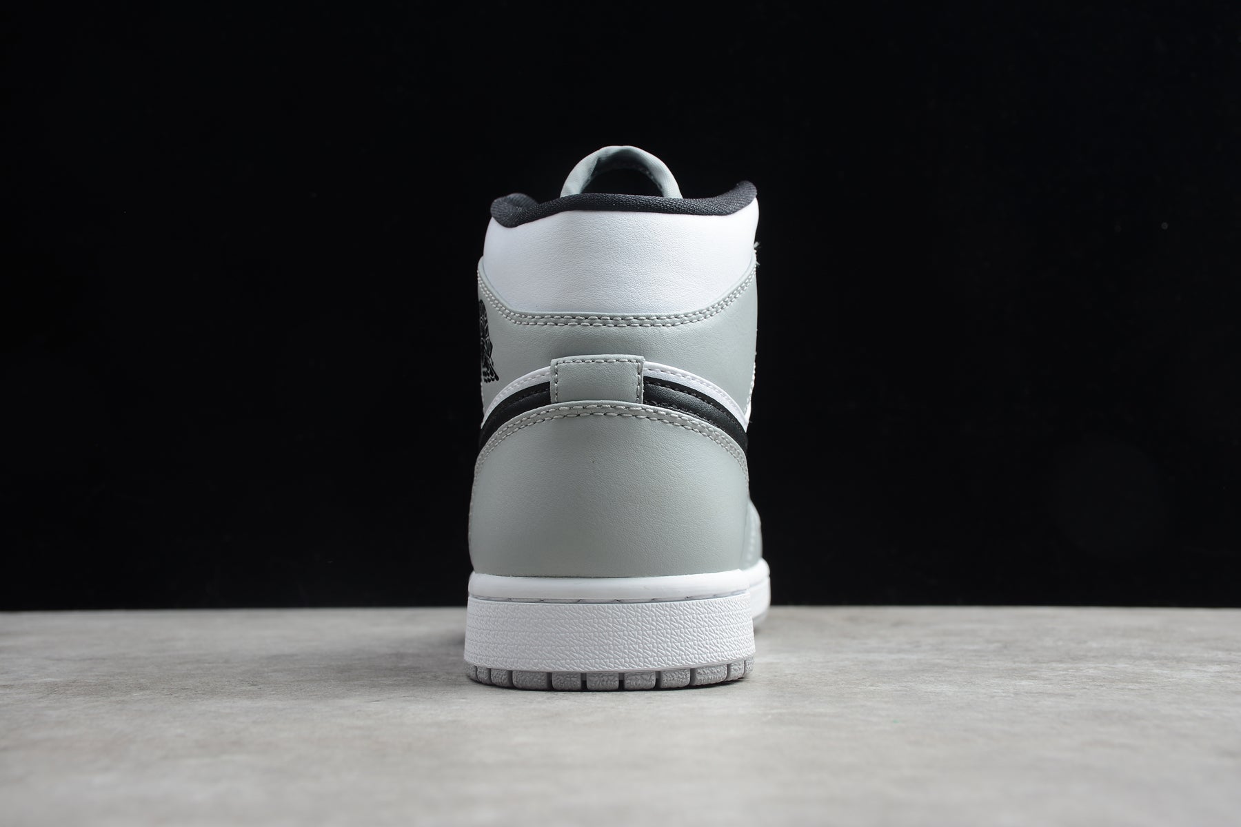 AIR JORDAN 1 MID SMOKE GREY