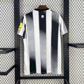 CAMISA DO NEWCASTLE 25/26 BRANCO E PRETO
