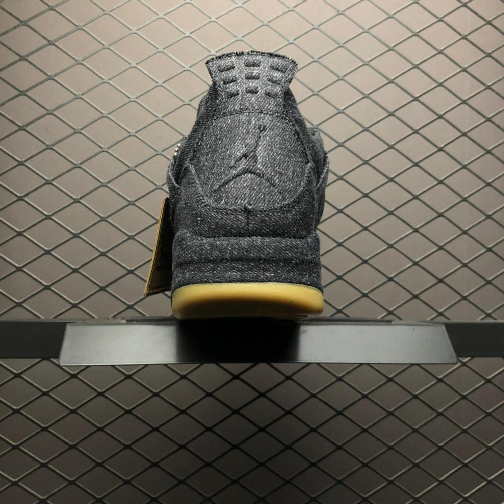 AIR JORDAN 4 RETRO LEVI´S BLACK DENIM